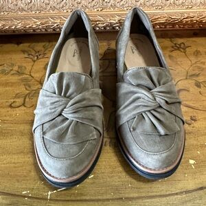 Clarks Collection Loafer Shoe Brown Beige Suede Ultimate Comfort Women’s Sz 7.5